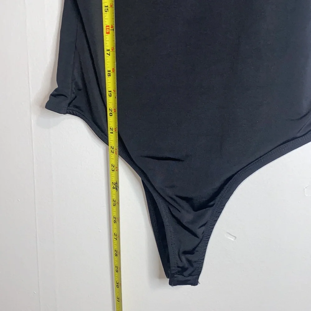🎱The perfect Black bodysuit! - Picture 7 of 8